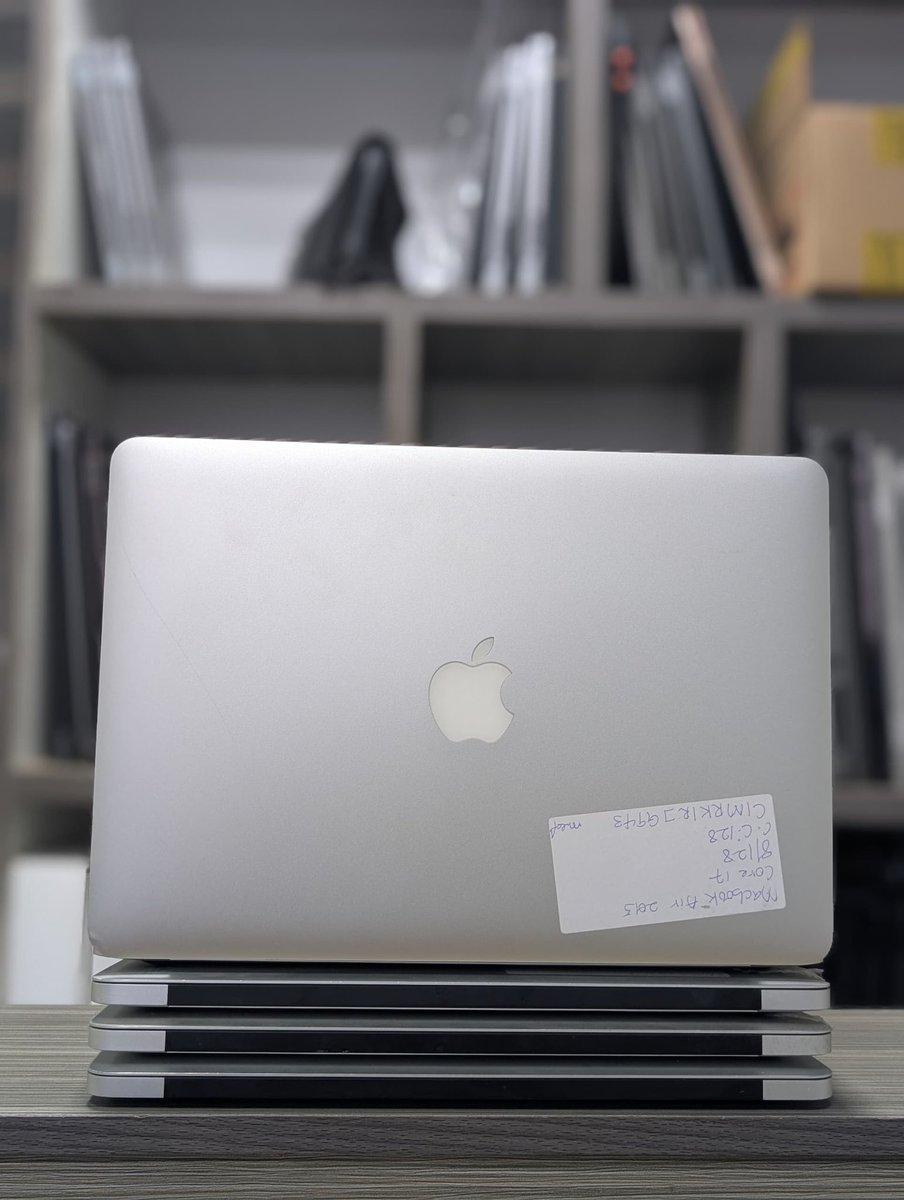 Oyya oo budget friendly macbook
MacBook Air 2015 || 13"Inch || Intel Core i7 || 8GB Ram || 128GB SSD || 2.20Ghz || ₦260,000

For more information whatsapp or call 09079929580 or visit 

11 Somoye osundairo street computer village Ikeja, Suite 210, Foramot Plaza off oremeji