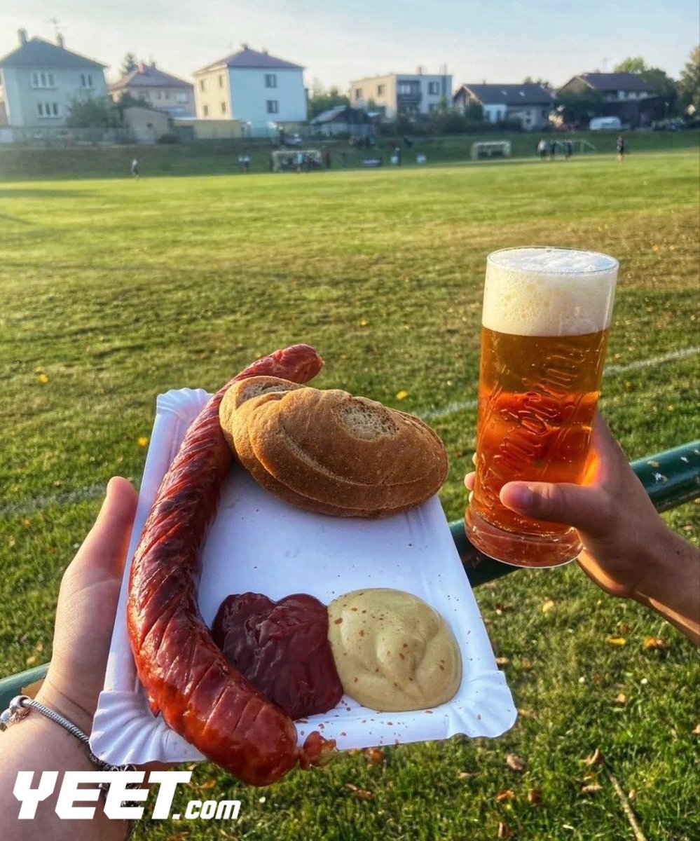 SportScran's tweet photo. Bratwurst and a pint at TJ Sokol Hořiněves, unbelievable throwback…

🇨🇿 41 Koruna (£1.40) ⚽️ https://t.co/JnBfWCQOdw