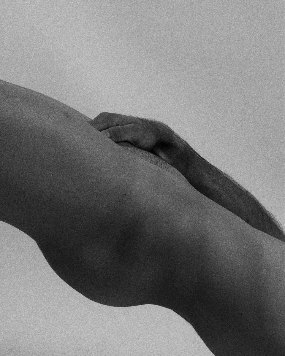 stroke_me_hard's tweet photo. 🖤&amp;🤍 https://t.co/VUW1pmINrJ