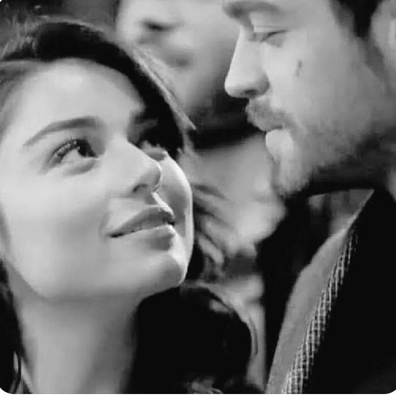 لا  أجيـد الحـب....إلا فـي حضـورڪ..
وڪأنك لافته ڪتب عليها من هنا تبدأ الحيـاة..✍🏻