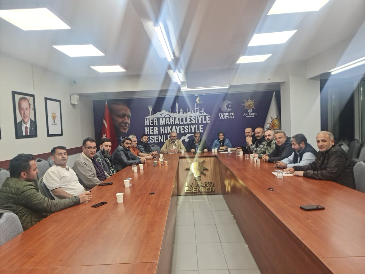 Ahmet0972's tweet photo. Fatih mahalle başkanı @ademkk165576  meclis üyemiz @RGulyuz  @RTErdogan @EmrullahErkus @abdullahozdemir @akpartiistanbul @akparti_esenler @NazifeOz58 @oktayilmaz18 @tevfikgoksu https://t.co/337uaucmsJ