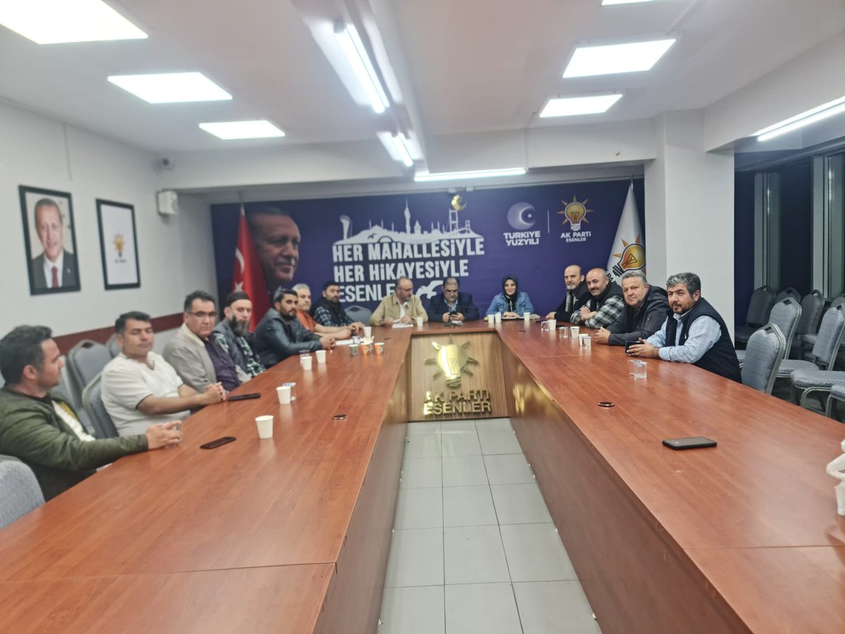 Ahmet0972's tweet photo. Fatih mahalle başkanı @ademkk165576  meclis üyemiz @RGulyuz  @RTErdogan @EmrullahErkus @abdullahozdemir @akpartiistanbul @akparti_esenler @NazifeOz58 @oktayilmaz18 @tevfikgoksu https://t.co/337uaucmsJ