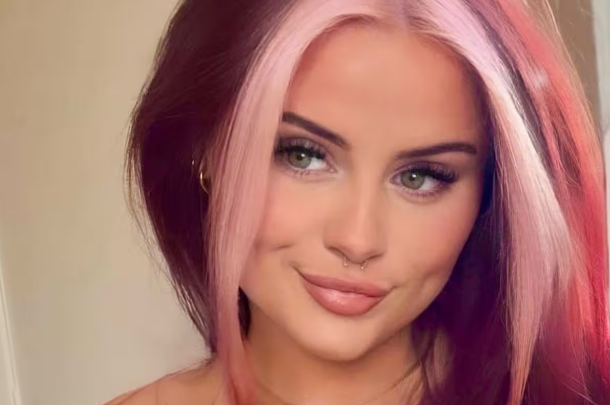 24-year-old woman died in A&amp;E corridor after nurses left her with unconnected oxygen mask thinking she was overreacting

Clarissa Street, 24, a University of Manchester graduate from Rochdale, collapsed at home after feeling unwell for two days.  

She was rushed to Royal Oldham
