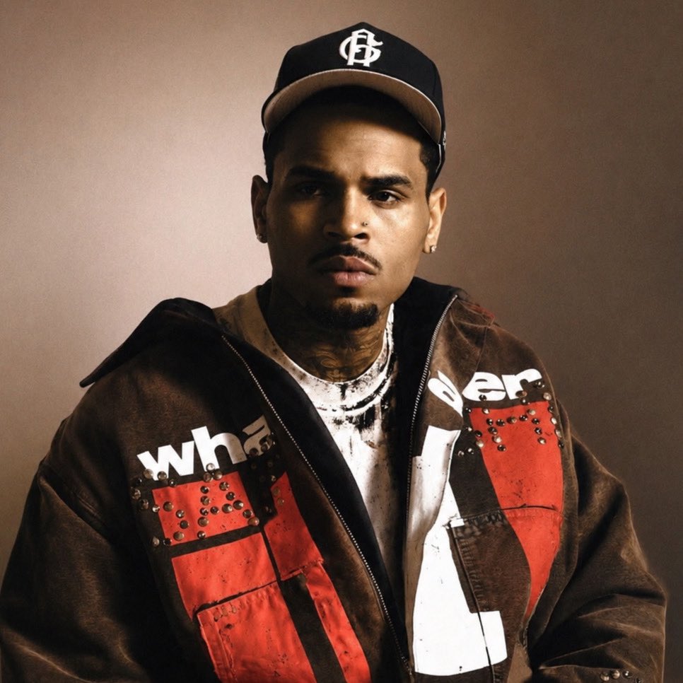 Chris Brown’s first-week career sales 💽 

154K — Chris Brown
294K — Exclusive
102K — Graffiti
270K — F.A.M.E.
135K — Fortune
146K — X
184K — Royalty
68K — HBOAFM
108K — Indigo
72K — Breezy
44K — 11:11

How much do you think his new album ‘BROWN’ will sell in its first week? 🤔⁉️