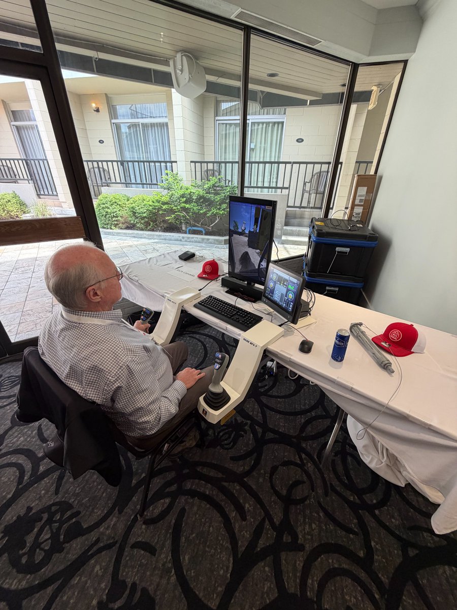 EquipCorp's tweet photo. Attendees at the ADSC Western Canadian Chapter Meeting got hands-on with ECA’s drill rig training simulator.

Next OT-B Foundation Drill Rig Training heads to Maple Ridge the week of May 25th.

#ADSC #OperatorTraining #ECA https://t.co/u1UshE13L5