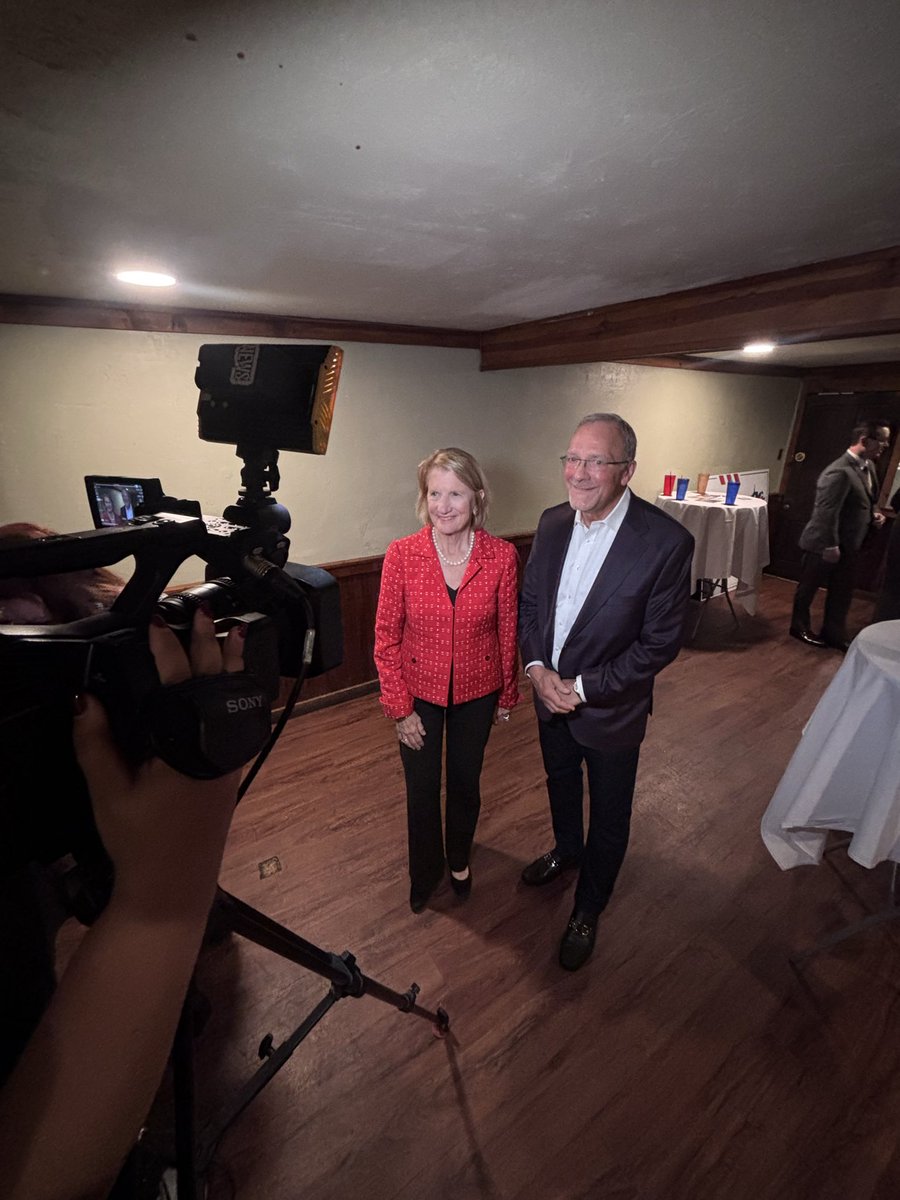 CapitoforWV's tweet photo. Packed house in Wheeling! 🇺🇸

Great to see so many friends and supporters who are standing with us in our mission to continue delivering the conservative and economic policies that West Virginia needs and wants. 

We have the momentum, now let’s turn out the vote in Ohio County and up and down the Northern Panhandle!
