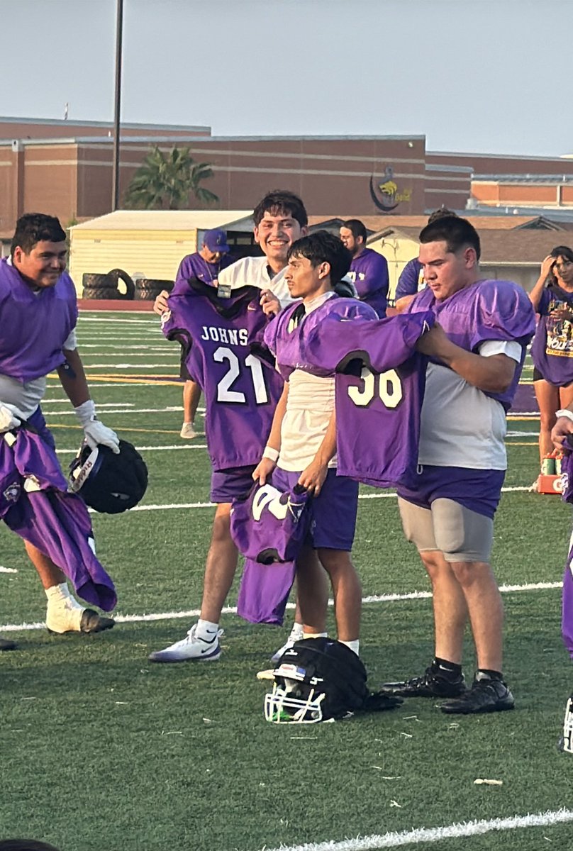 Joshua_G_2027's tweet photo. Great finish to Spring ball.  Selected as an LC for our team.  Honored to be in this roll to lead my teammates and be an example to follow.  Senior season🔋. #🐺nation #lockdowncorner #EarnIt @CoachFloydHSU @CoachGGlynn @CoachMoney88 @MattMitchellHSU @BurlesonHSU @CoachCraigNeece @coachkeithallen @Rgamez88 @IamCoachWash @CoachNealMcM @kjkelley_1