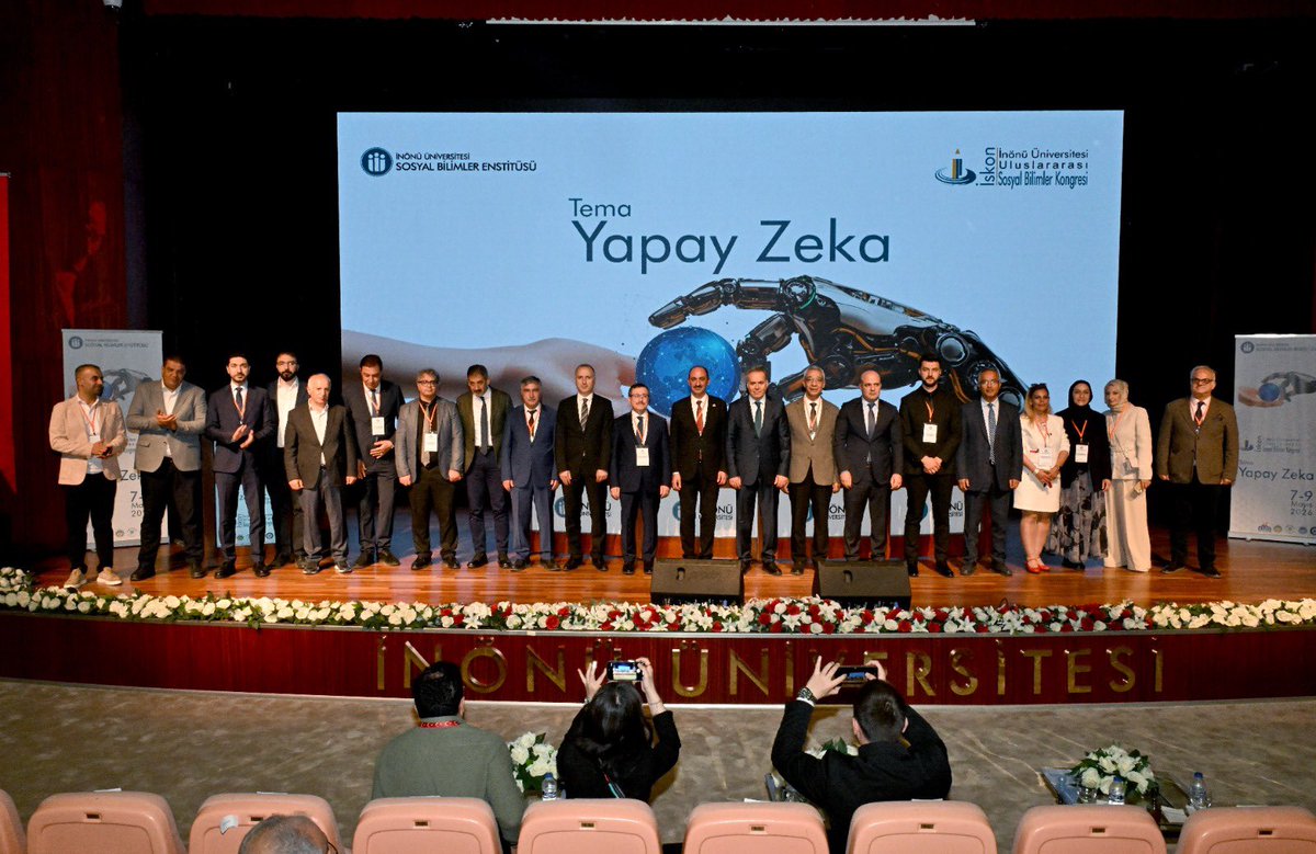 inukurumsal's tweet photo. 📢 Üniversitemiz Sosyal Bilimler Enstitüsü tarafından düzenlenen “İnönü Üniversitesi Uluslararası Sosyal Bilimler Kongresi (İSKON)” açılış programı gerçekleştirildi.

“Yapay Zeka” temasıyla düzenlenen kongrenin açılış programına, Adli Yargı Adalet Komisyon Başkanı Türker Türkoğlu, Rektörümüz Prof. Dr. Nusret Akpolat, Rektör Yardımcımız Prof. Dr. Mehmet Sağlam, Yıldız Teknik Üniversitesi Rektör Yardımcısı Prof. Dr. Vatan Karakaya, Marmara Üniversitesi İletişim Fakültesi Dekanı ve İnönü Üniversitesi Rektör Danışmanı Prof. Dr. Mehmet Emin Babacan, Malatya Büyükşehir Belediye Başkan Danışmanı Mehmet Fatih Güven, akademik ve idari personel ile çok sayıda öğrenci katılım sağladı.

Sosyal bilimlerin farklı alanlarından akademisyenler ve araştırmacıların bir araya geldiği kongrede, yapay zekânın geçmişi, bugünü ve toplumsal etkileri ele alındı.

7-9 Mayıs 2026 tarihleri arasında devam edecek kongrede yapay zekânın toplumsal, kültürel ve akademik etkileri çeşitli oturumlarla değerlendirilecek.

#İnönüÜniversitesi
@RektorAkpolat