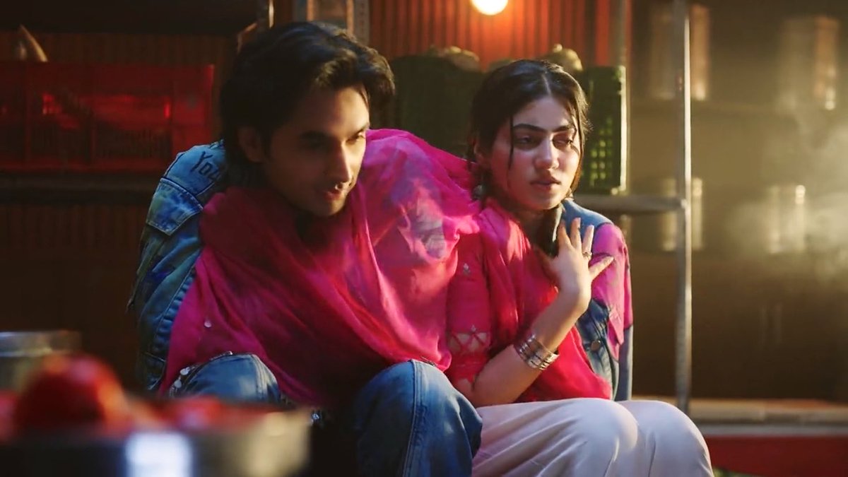 gagori_uin's tweet photo. #TuJulietJattDi #Heewab 
The episode is so damn perfect that every frame looks like a movie 😍😍...

The soulmatism & the fight back together with Nawab saying "Our story is not over yet" is the real serve today along with Heer's envision of a happy married life with Nawab while Nawab's subconscious mind visualising the same dream as she narrates it❤️.