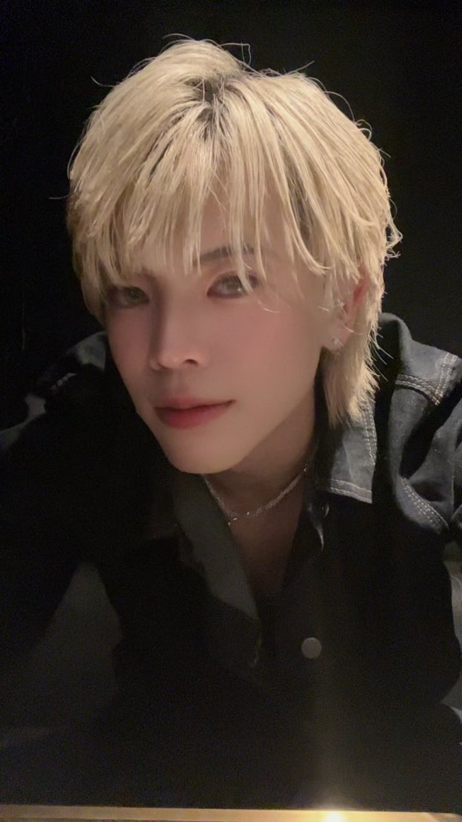 CLGLouis0's tweet photo. 次髪何色にしよ？💭

 #ホスト  #歌舞伎
 #いいね返し  #自撮り界隈  #初回 https://t.co/uTQ4LqyslH