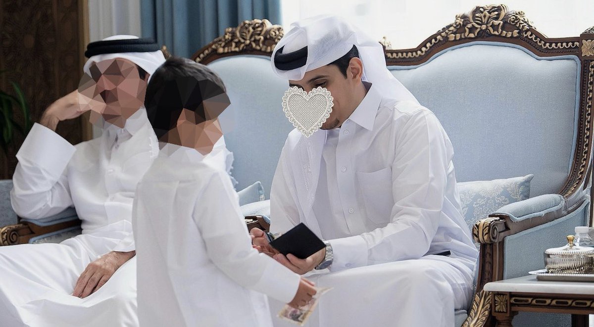 ⠀        ⠀                     وَفي قَلبِي
                   رَجُلٌ يُلغي جَميعَ رِجَالِ الْأَرضِ
                                    فِي عَينيّْ