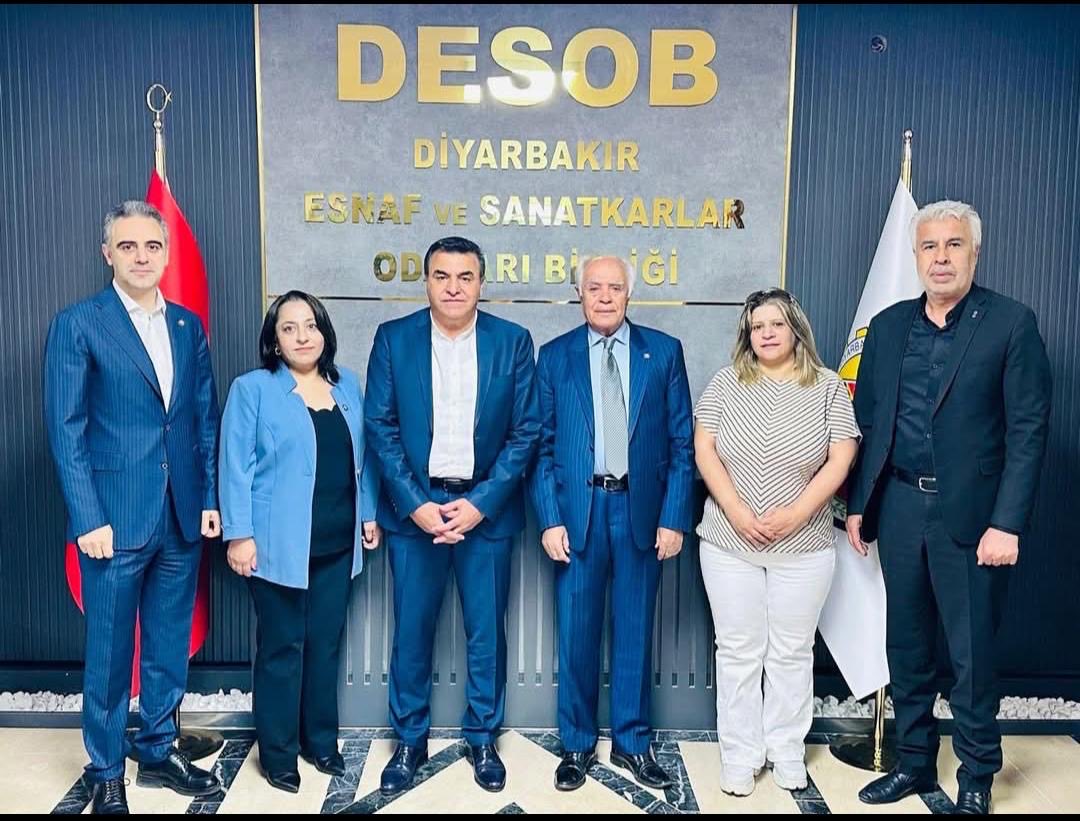 TKDP_'s tweet photo. Serokê partiya me birêz @mekardas û şanda pê re. Ji bo pîrozbahiya hilbijartina Desobê serdana Desobê kirin û serokê Desobê birêz @ebedinoglu pîroz kirin. https://t.co/S1wURQ5NRt