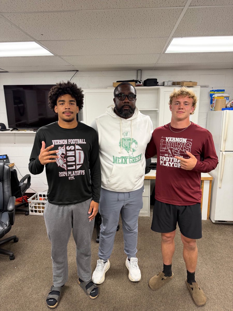 Coach_Bah's tweet photo. Thank you @MeanGreenFB and @therealraygates for visiting Vernon HS !!!
#RecruitTheV
@CoachBPayne https://t.co/WfXjYOGoK6