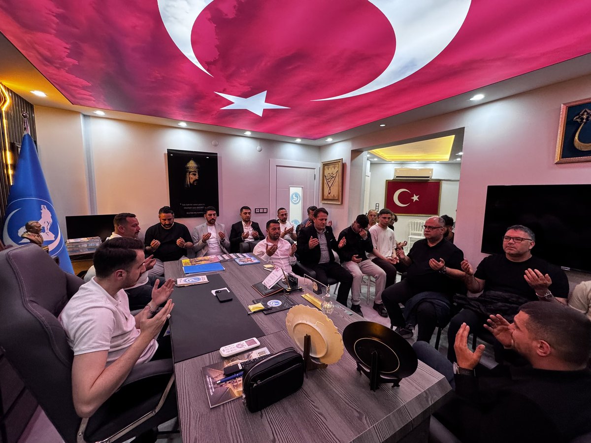 Ülkü Ocakları Manisa İl Başkanlığı olarak her perşembe akşamı düzenlemiş olduğumuz Kur’an-ı Kerim Tilavetine katılım sağlayan tüm teşkilatlarımıza ve misafirlerimize teşekkür ederiz.