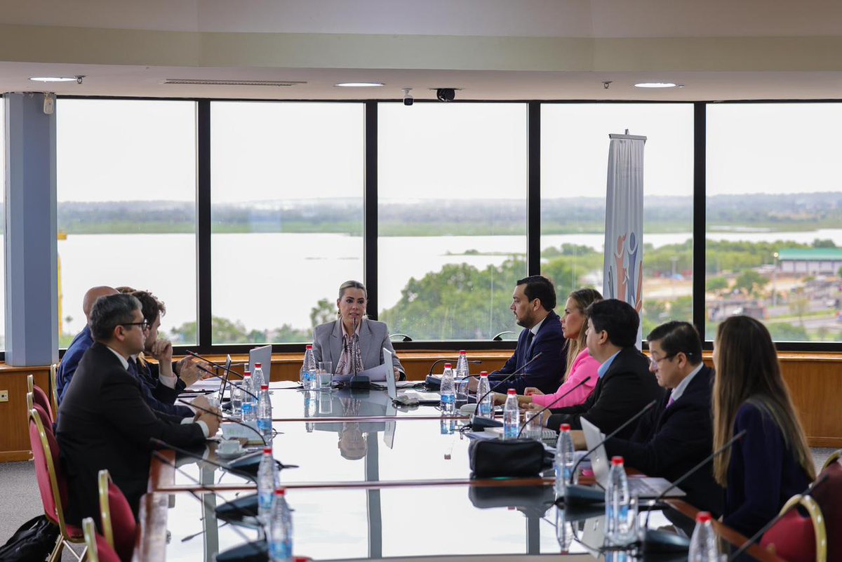 MINNAParaguay's tweet photo. ➡El viceministro @Eduesaid, participó esta mañana de la Mesa de Trabajo, impulsada por la Comisión de Familia, Niñez, Adolescencia y Juventud, presidida por la senadora @lizarellapy, para tratar sobre el fortalecimiento de la protección legal de la niñez

https://t.co/tm3P8ikOcW https://t.co/jOfraLfiXS