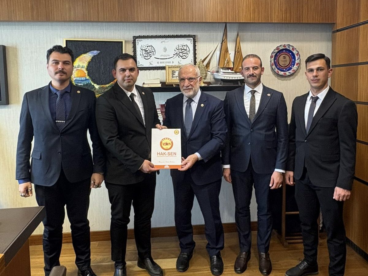 mehmetkaramansp's tweet photo. 📍TBMM

Hak ve Emeğin Sendikaları Konfederasyonuna bağlı Kültür Hak-Sen Sendikası Genel Başkanı Ali UYUMAZ, Ankara İl Temsilcisi Metin Can YURDAKUL, Çankaya İlçe Temsilcisi Yunus Emre KILINÇ ve Sendika Üyesi Samet Osman KILINÇ’ı meclis çalışma ofisimizde ağırladık.

Kendilerine ziyaretleri sebebiyle teşekkür ediyorum.