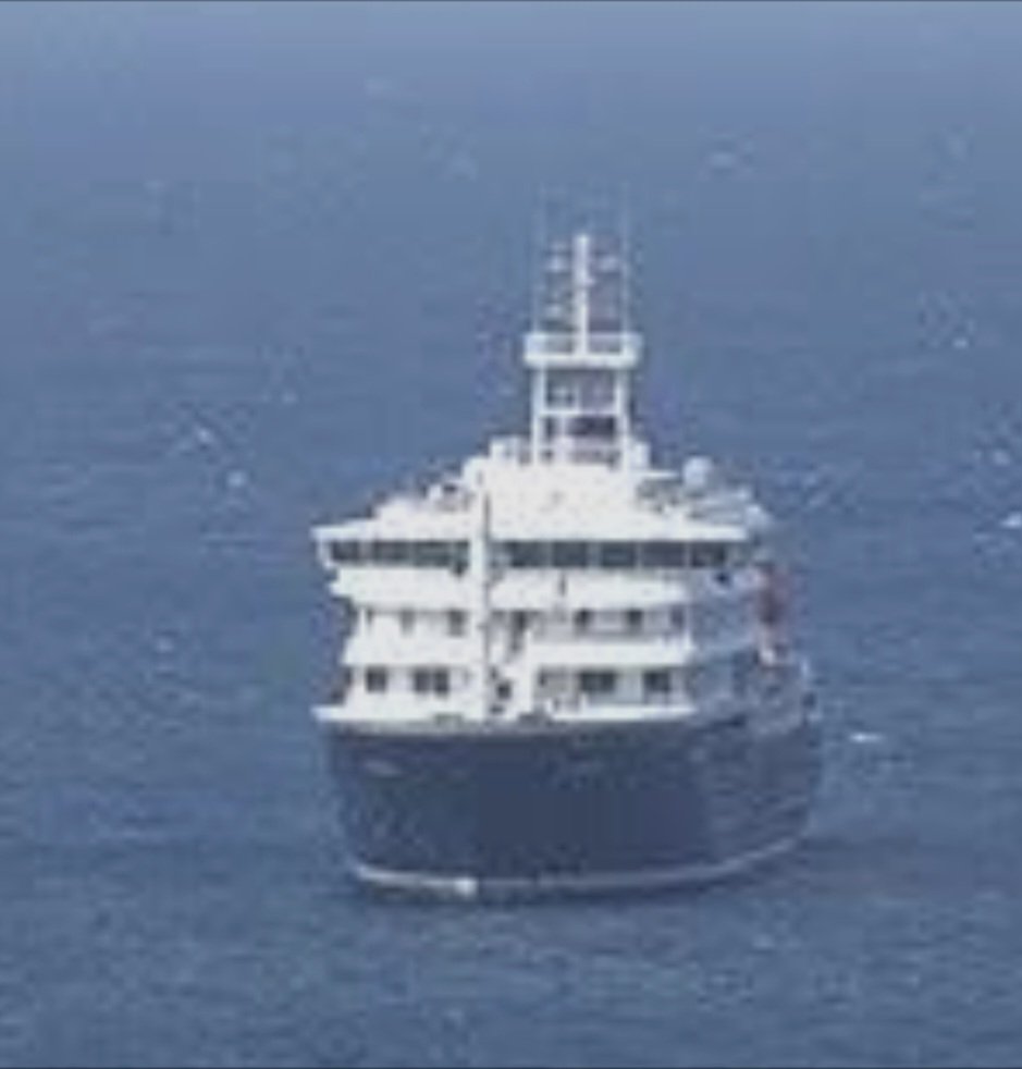Los trabajadores de los puertos de Santa Cruz de Tenerife y Granadilla han advertido este jueves a las puertas de las instalaciones, que se plantean BLOQUEAR la actividad portuaria cuando arribe a la isla el MV Hondius.

¿Y si hacemos Repost para animarlos?
