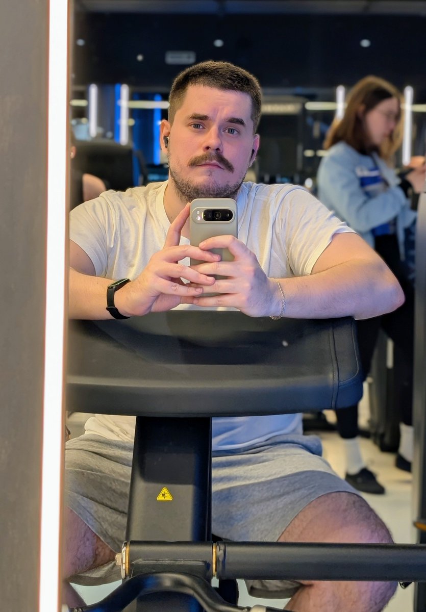 Nik🦈 tweet media