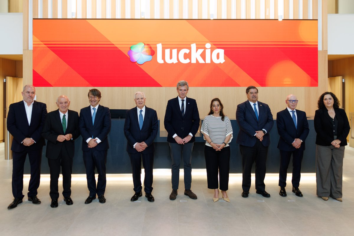 galicia_diario's tweet photo. #Galicia | O presidente da Xunta, Alfonso Rueda, acompañado do conselleiro de Facenda e Administración Pública, Miguel Corgos, asiste á inauguración da nova sede de Luckia. Fotos: David Cabezón / @Xunta @AlfonsoRuedaGal https://t.co/6YEF0az6eL
