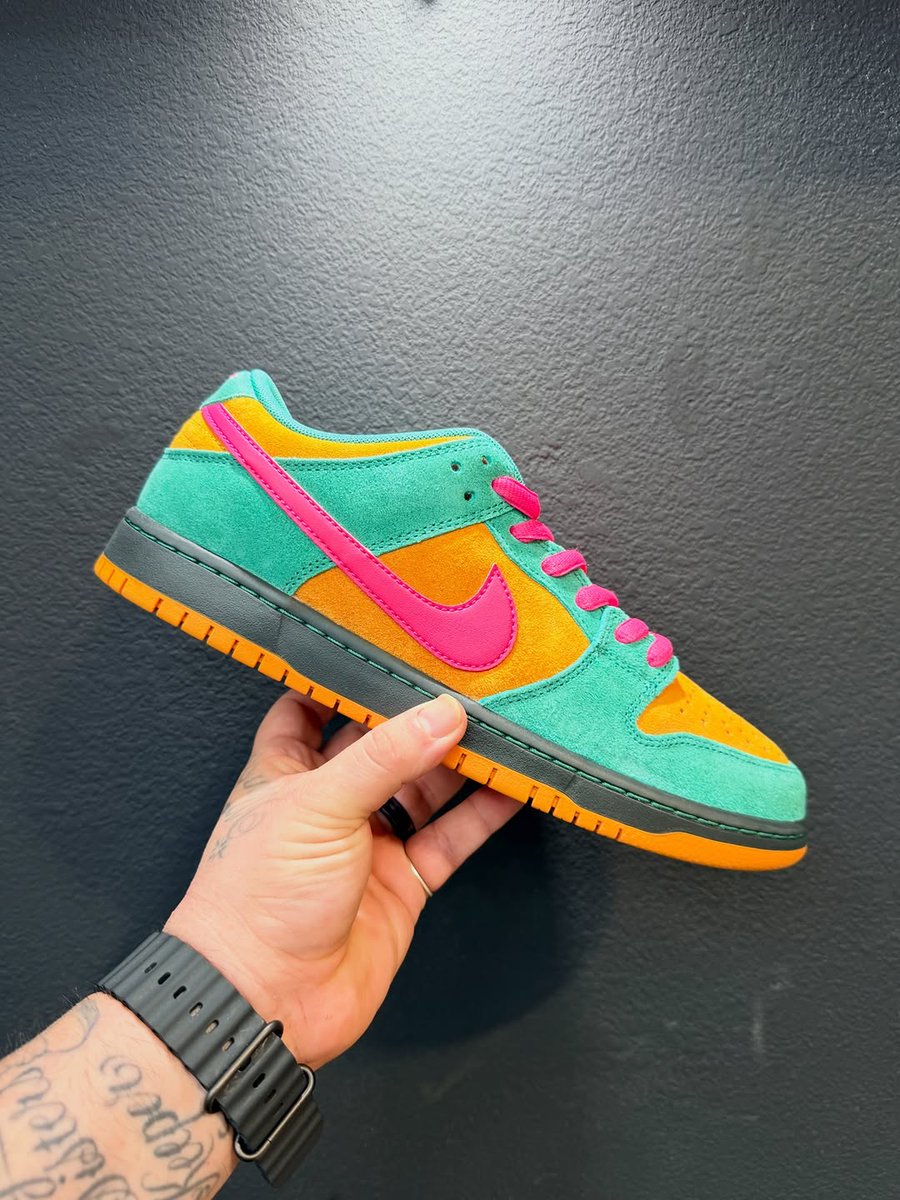 JustFreshKicks tweet media