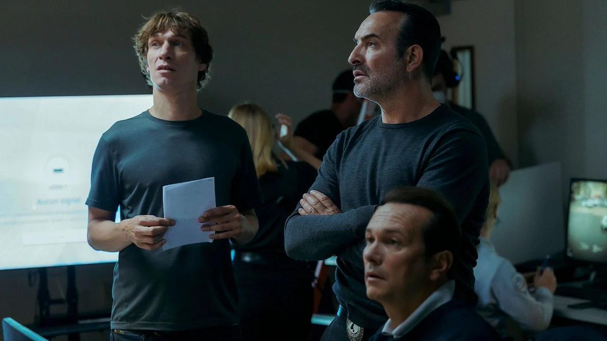 (105/2026) "Novembre", de Cédric Jimenez, tenso film de acción sobre las investigaciones tras los atentados terroristas musulmanes en Paris en 2015, con Jean Dujardin  como protagonista y jefe del grupo antiterrorista francés, ritmo frenético, no deja un momento de respiro, un 7
