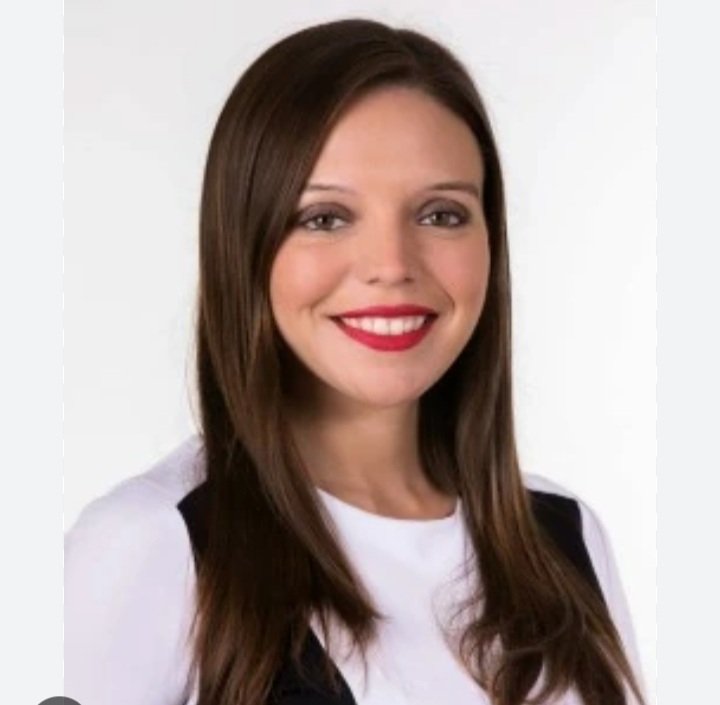 Camila Flores sin cuota y con cuota.
Roguemos por justicia...
País de mierda, mucho ruido y pocas nueces.