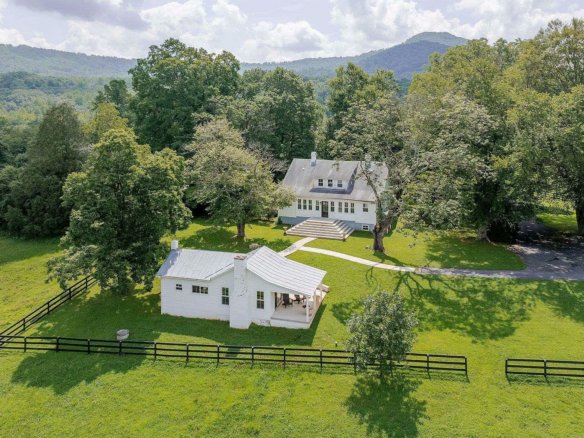 NESTVIEWX's tweet photo. Looking for affordable farmhouses with massive acreage? 🌲 Discover the best deals in West Virginia for 2026! Check our latest guide:
👇 https://t.co/SwWKAKwotc

#WestVirginia #RealEstate #Farmhouse #Homesteading https://t.co/TB7sJFqfl9