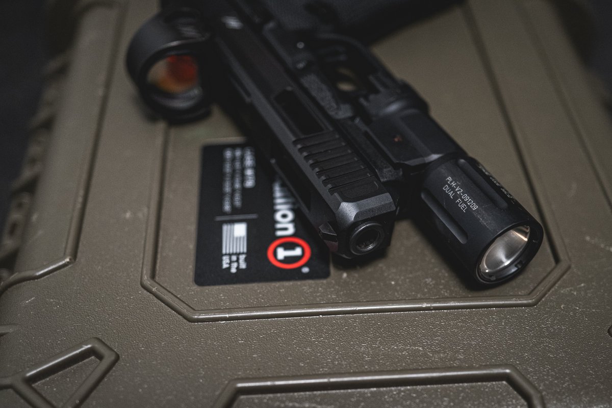 JagerWerks's tweet photo. Gen 6 G17 with the full suite of JW love. 
Covid slide milling with a top window and a Bob cut!
RMR spacer
BROS over the SRO
Brass grip plug
Magazine Extension. 
Now that is a clean setup. https://t.co/LOfPH5ezyT