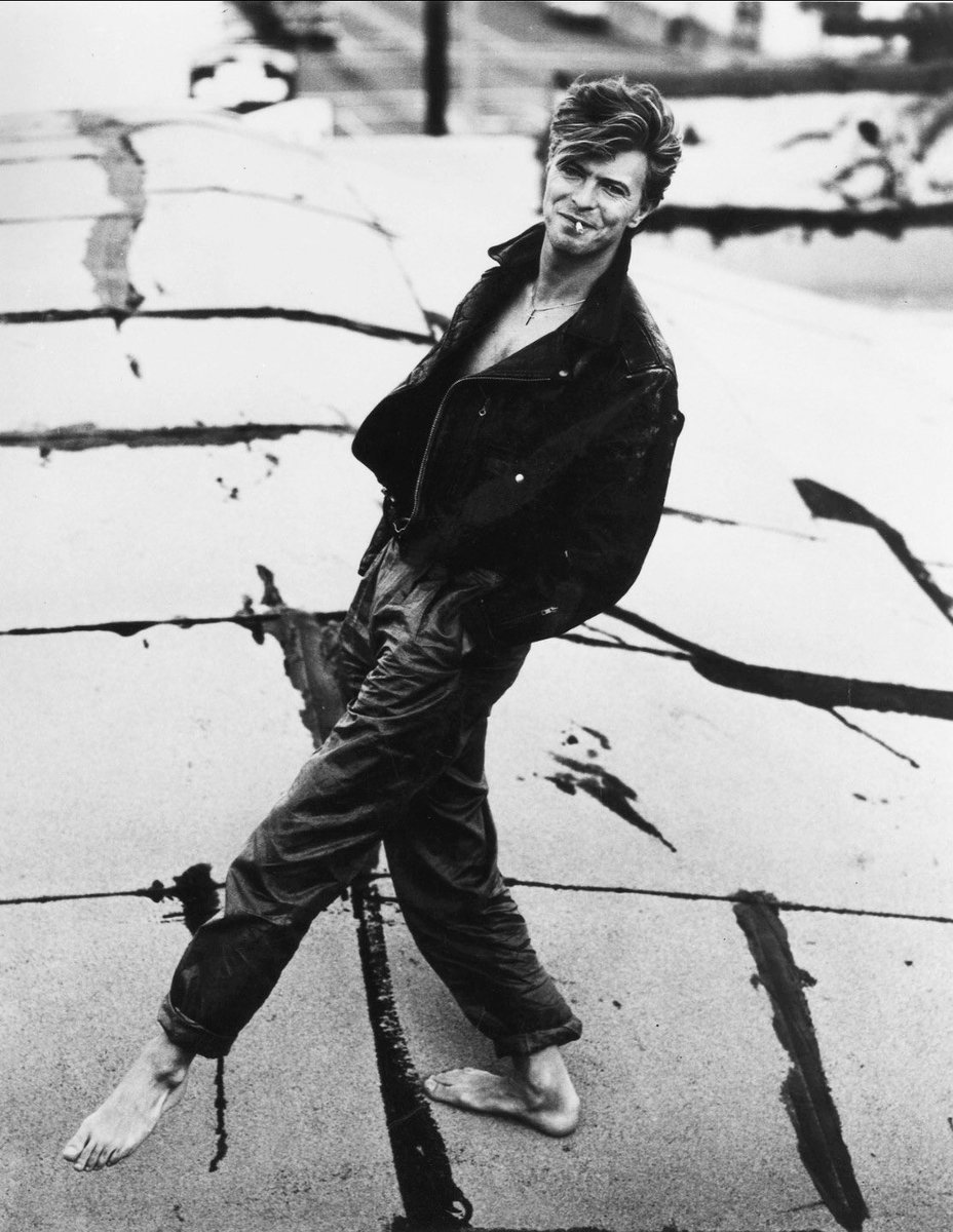 davidbowie_news's tweet photo. David Bowie, 1987, by Herb Ritts. https://t.co/TALTYf3Ab4