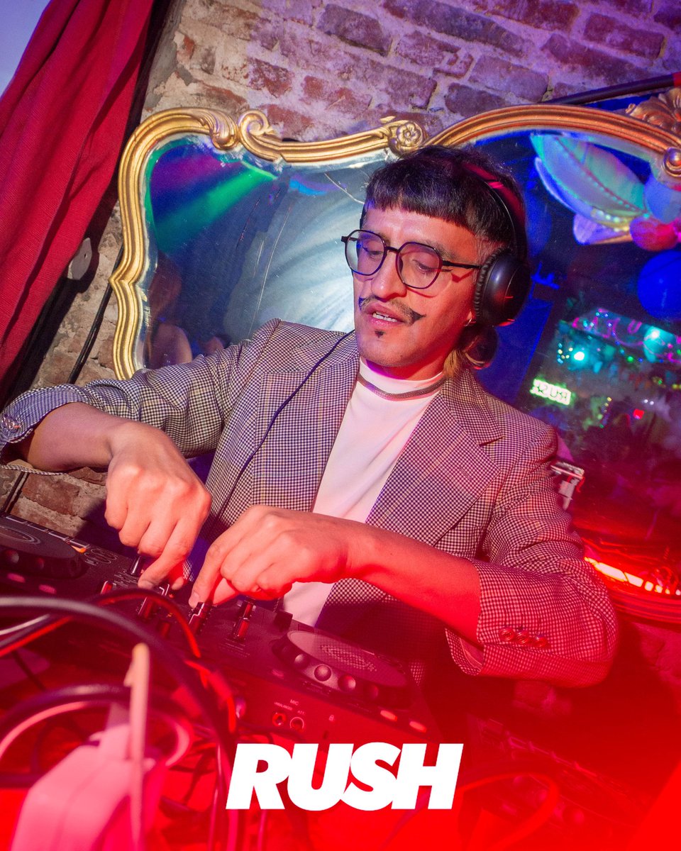 🎧 Gozando la noche @rushparty con todxs

📷 @mau.d28 

🌹 Te musicalizo la jodita, me chiflas y agendamos