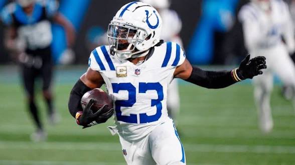 615_jamesb11's tweet photo. Breaking News 🚨: Colts Released Kenny Moore #nfl #colts #nflnews https://t.co/6qdccI697f