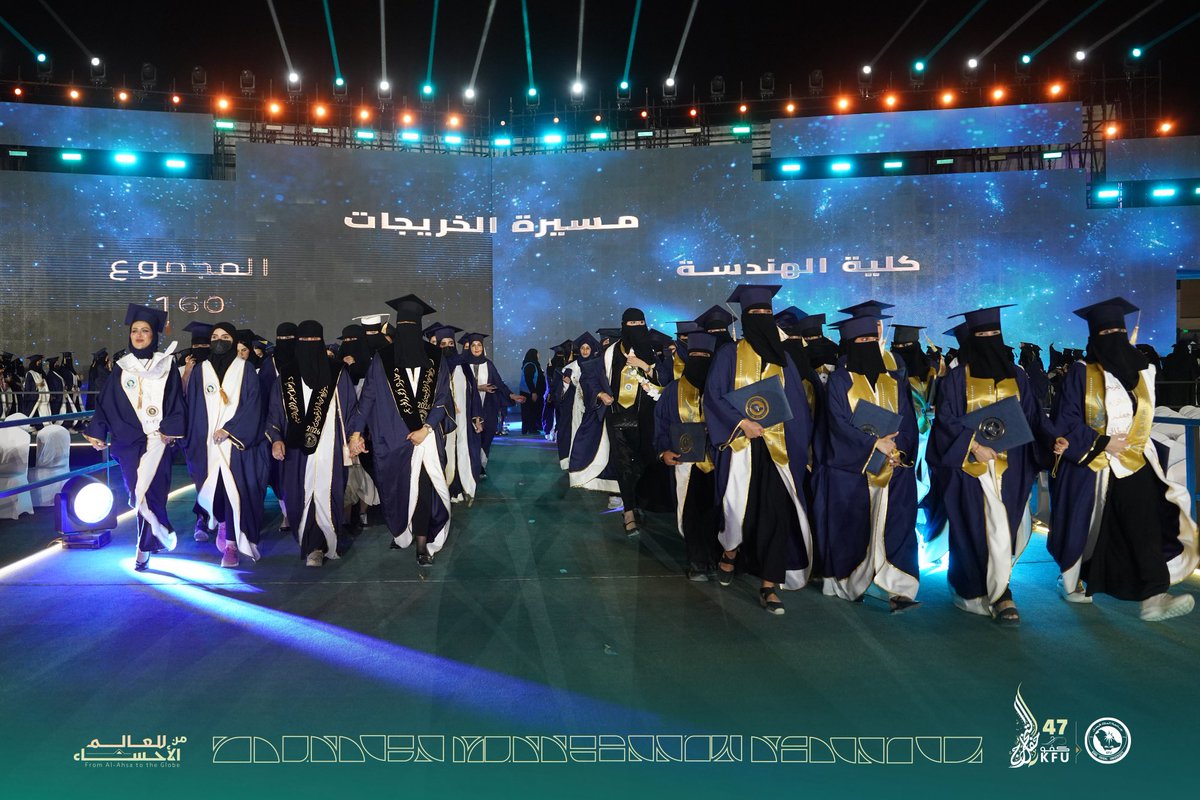 KFUniversity's tweet photo. #صور📷|

يازهرة الواحة يابنت السعودية
المرأة فـ بلادي ماهي مرأة عادية
يحق لك نحتفي بانجازك وفكرك
لين الفخر صار بك حاجة اعتيادية
دورك مؤثر ولك بالمجتمع بصمة
وفي رحلة العلم صارت كلمتك كلمة
بك تفتخر أسرتك وباسمك تباهي 
يارؤية بلادي يامستقبله وحلمه
بناتنا عزنا وفي فكرهم اعجاز
شريكة بنت السعودية في كل انجاز

#خريجنا_كفو47
#KFUGRAD47
#جامعة_الملك_فيصل