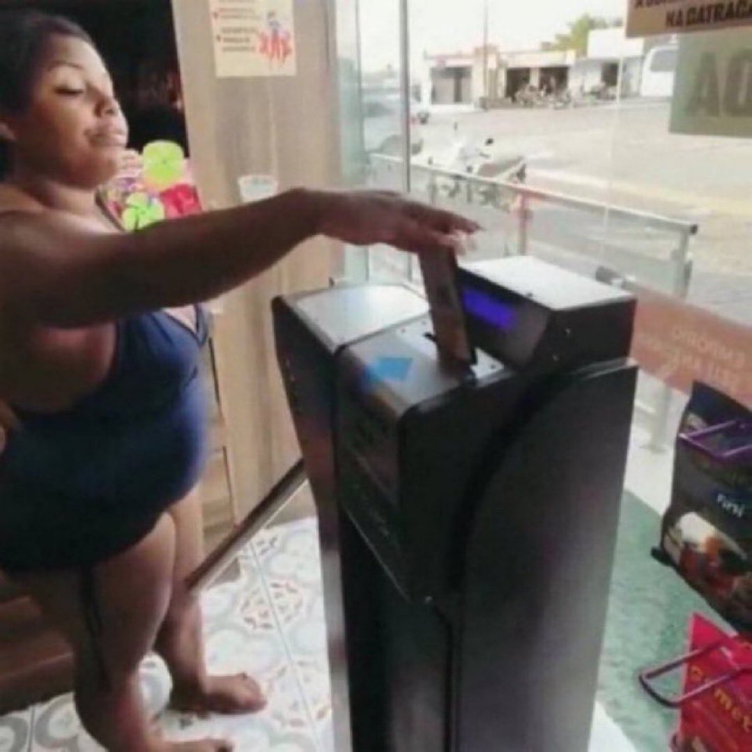a rina nao começa a nova era dela puta que pariu tbm
