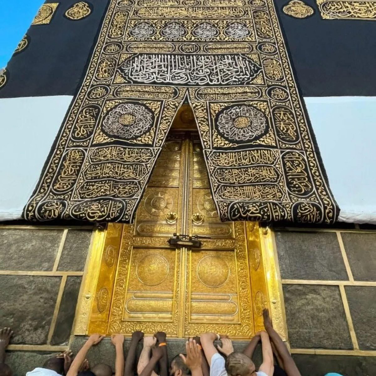 حَرَمَيْنُ الشَّرِيفَيْن tweet media