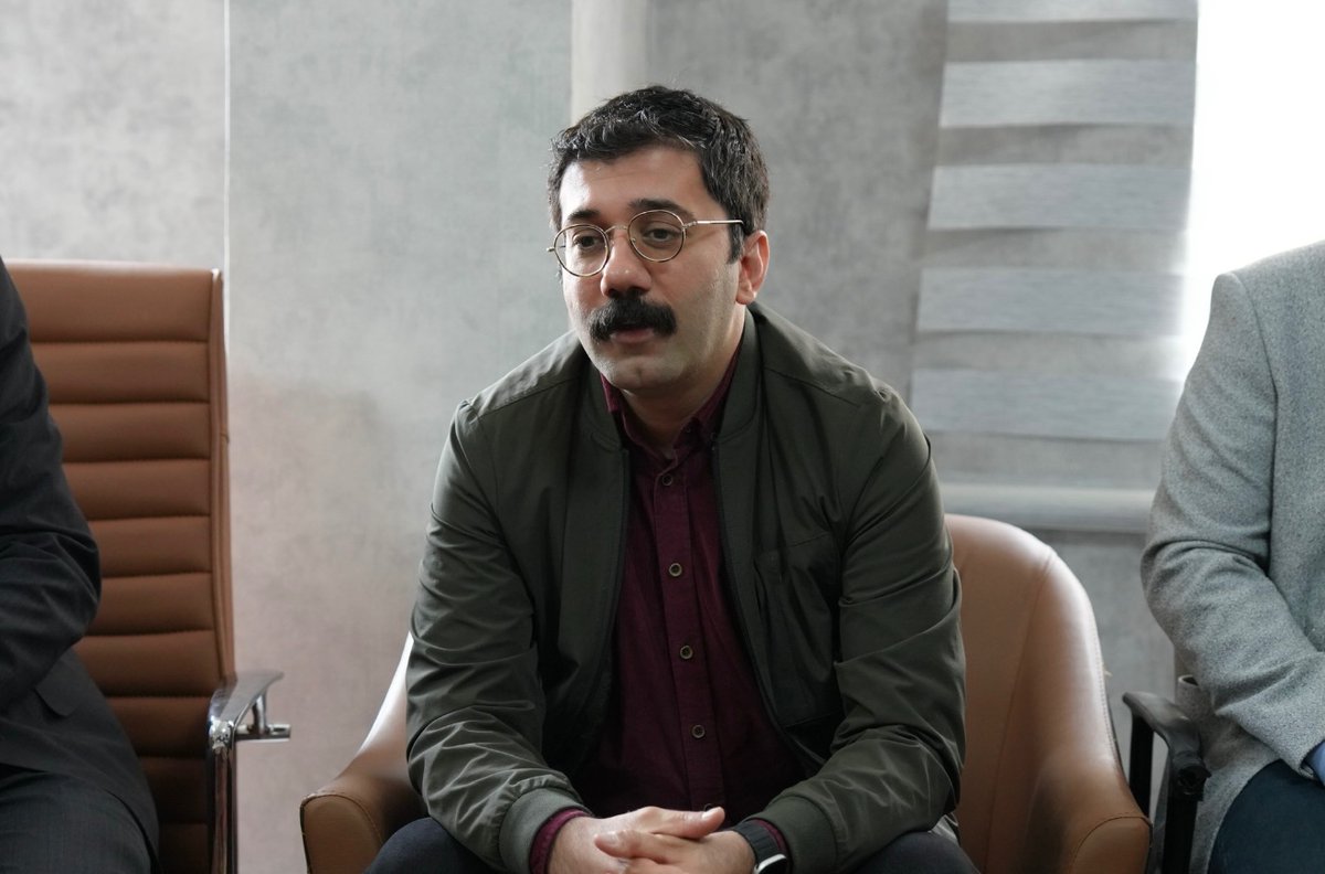 Amedikk's tweet photo. Sur Belediyesi Eşbaşkanları Gulan Fatma Önkol ve Adnan Örhan ile Belediye Meclis Üyeleri ,TMMOB Amed İl Koordinasyon Kurulumuzu ziyaret ettiler . Nazik ziyaretleri için teşekkür ederiz . https://t.co/H2qiEnrj8i