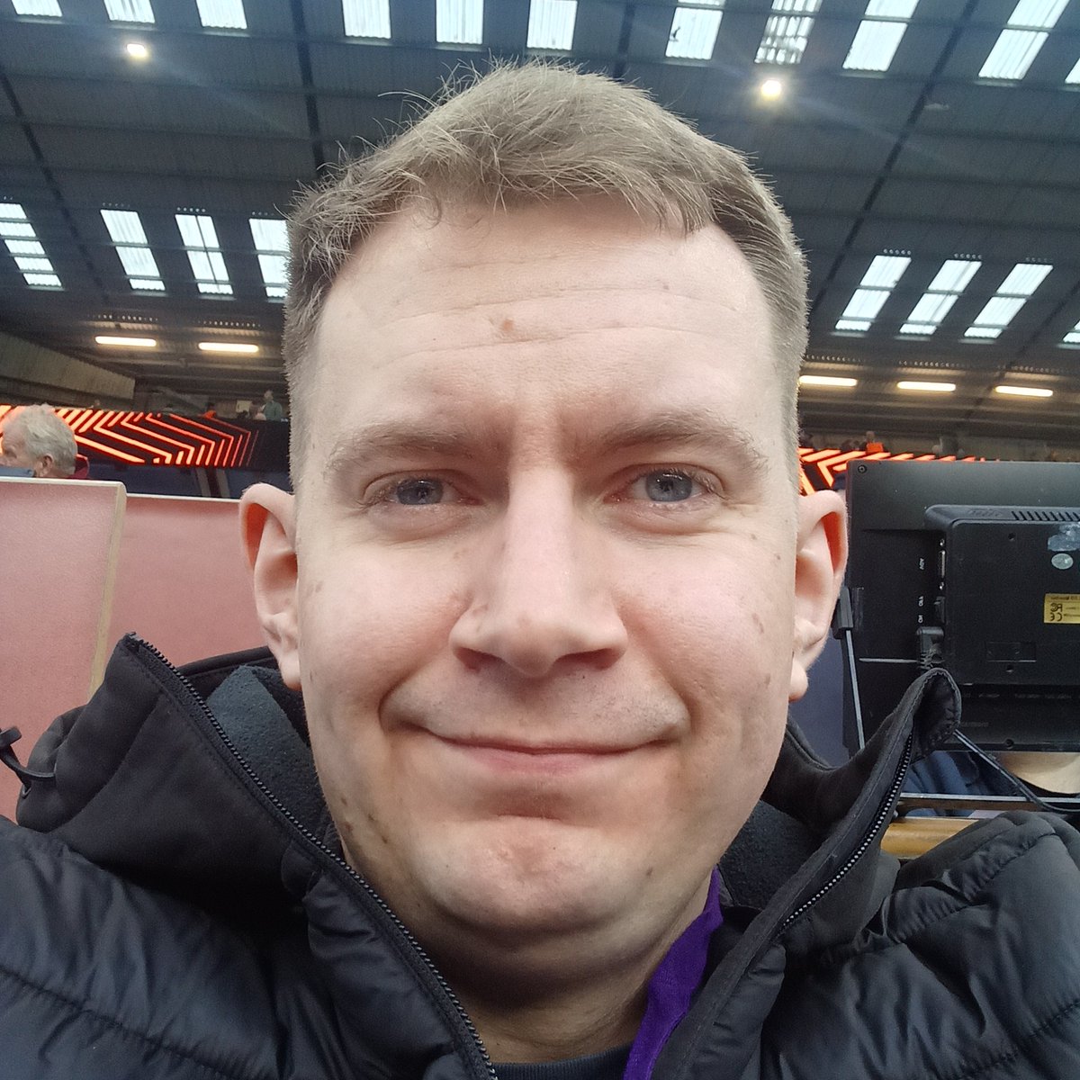 ConorJPorter's tweet photo. At Villa Park this evening, commentating on the UEL semi-final 2nd leg of Aston Villa vs Nottingham Forest alongside Ben Ellis for BHBN Radio  🦁 🌳 

Can Forest hold on to their 1-0 lead or will Villa find a way back into the tie?

Chasing the goal ⚽️ 📻 https://t.co/ZafdHafJg5