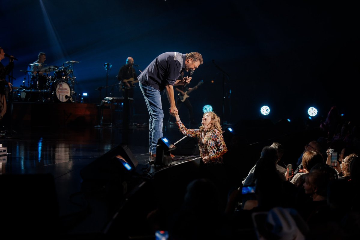 Blake Shelton tweet media