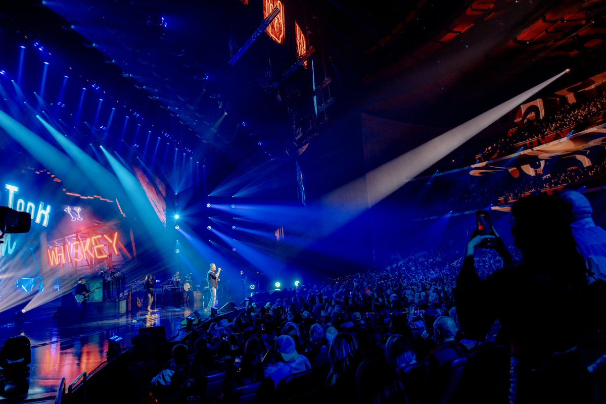 Blake Shelton tweet media