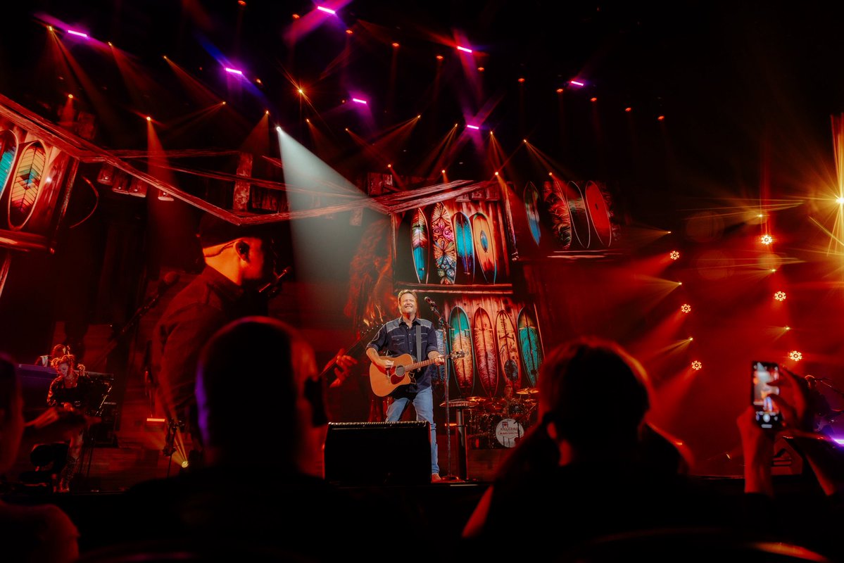 Blake Shelton tweet media