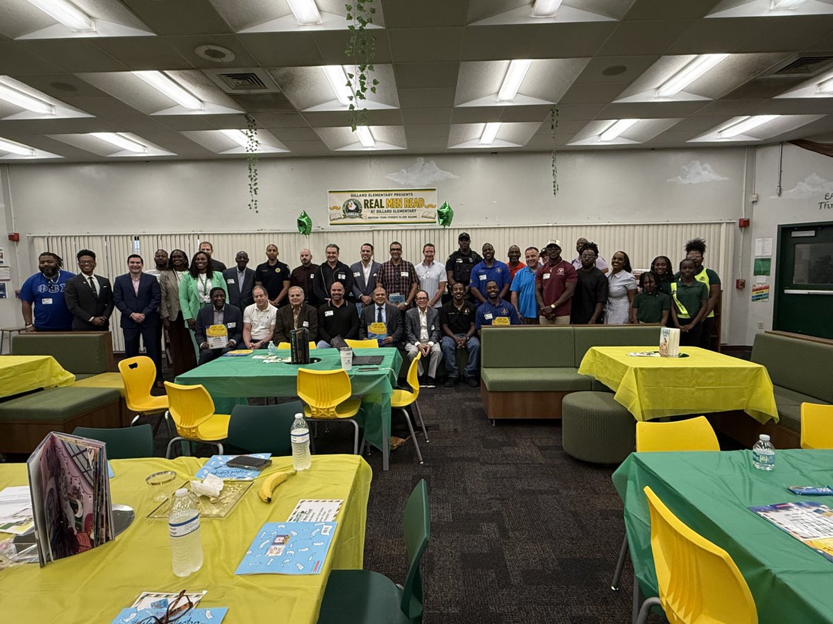 JHolness_D5's tweet photo. Recently participated in Real Men Read as a guest reader at Dillard Elementary School. I enjoyed reading Look Up With Me to amazing 5th grade students! https://t.co/4Lw4rya3Dc