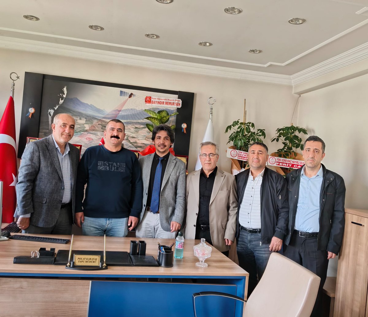 HTultak's tweet photo. Bayındır Memur-Sen Bitlis İl Yönetimi olarak, Güroymak Tapu Müdürümüz sayın Sebahattin ORAKÇI ve Hizan  Tapu Müdürümüz sayın Polat KARATAŞ "a hayırlı olsun ziyaretinde bulunduk..  Yeni görevlerlerinde başarılar dileriz. https://t.co/q5CdsKchea
