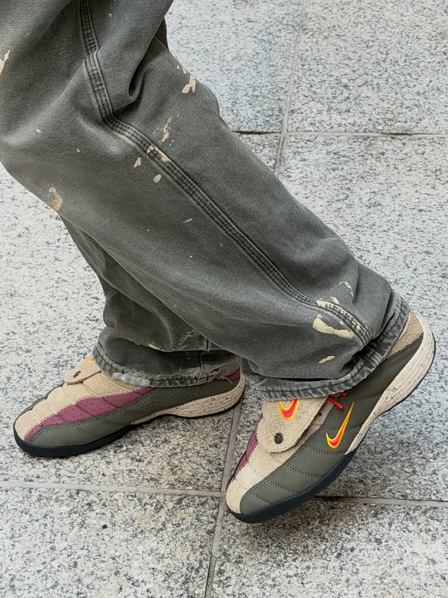 JustFreshKicks tweet media