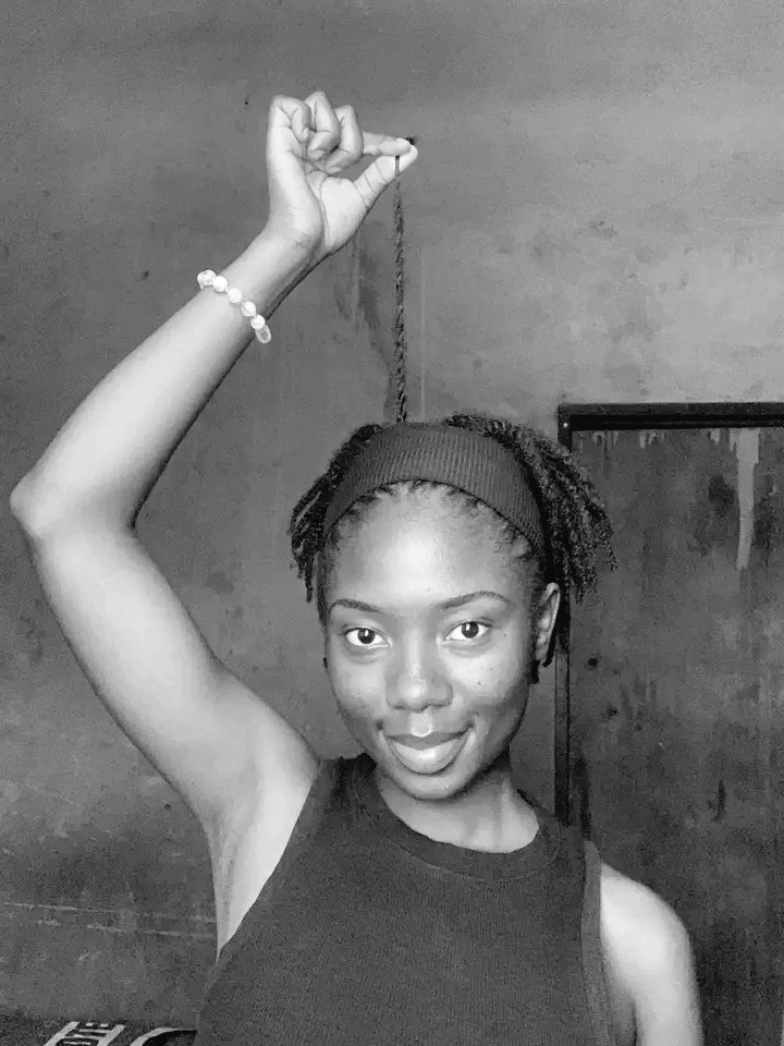 Sampholonsa_'s tweet photo. MYTH
4C hair doesn’t grow needs to be addressed

Truth is:

4C hair grows at the same rate as all hair types. The difference is shrinkage and breakage. If your ends are dry and snapping, you won’t see the length you’re actually retaining.

Growth is happening. https://t.co/Uio5oHGN9W