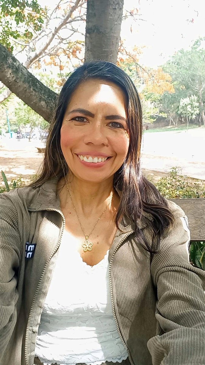 yolucecita's tweet photo. Feliz tarde mis Xseros 
Mi #TBT del parque. Recibiendo Vitamina C. Apreciando el Arte y disfrutando aire puro.....El mejor!  Detalle del asiento.....si si..... ese es el titulo 🤭😁
Vida y Salud ✌🏼😎
#TBT  #RecordandoAndo #Vizcaya #ElPrincipito #LoEsencialEsInvisibleALosOjos https://t.co/08gycrDld1