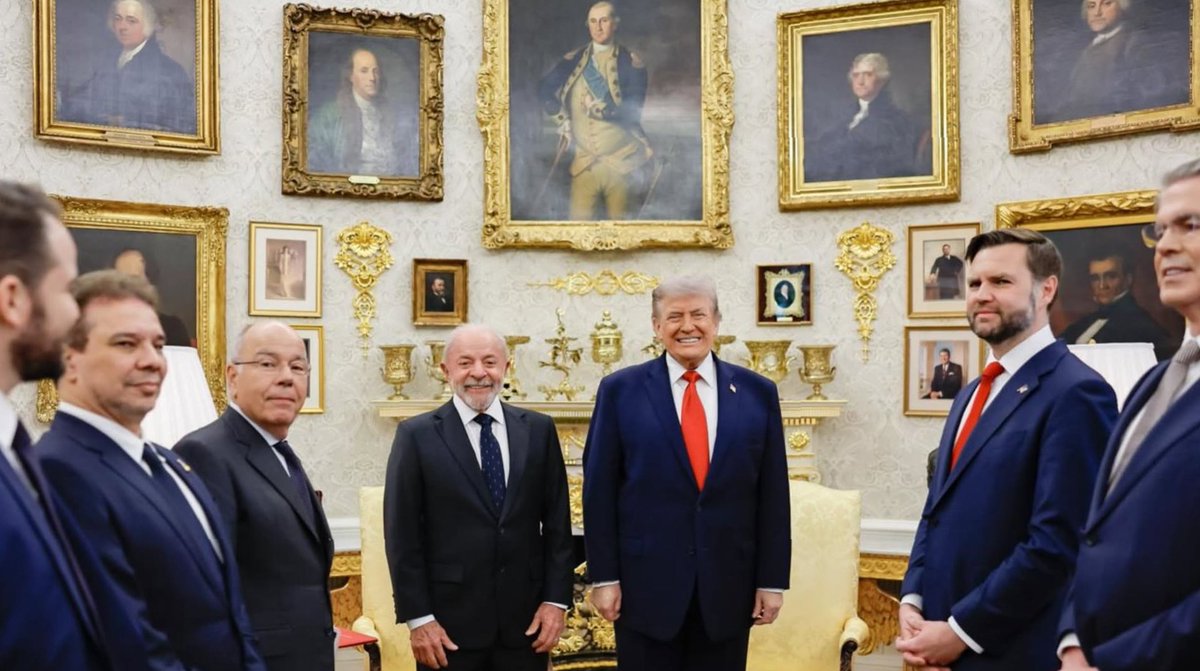 MarceloFreixo's tweet image. Temos um presidente que nunca abaixou a cabeça para nenhum outro líder global. Que negocia com todos, e só fecha acordos que sejam bons para o Brasil: sem entreguismo, sem síndrome de vira-latas, defendendo sempre o povo brasileiro e a nossa soberania. Viva @LulaOficial!