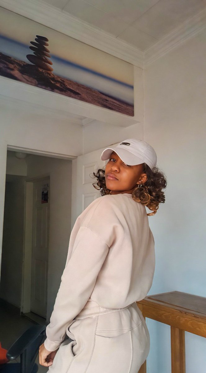 Thato Elna 'Nei🐧🖤 tweet media