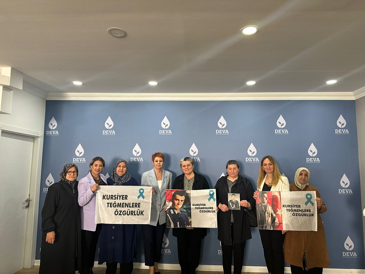 mzyilmaz08's tweet photo. #kursiyertegmenAnneleriplatformu
Bugün Deva partisi Ankara il başkanlığı kadın kolları, mağdur Anneleri bir araya getirerek ,anneler gününü kutlaması biz anneleri çok mutlu etmiştir. Teşekürlerimizi iletmek istedik
@avidrissahin
@erginsadullah https://t.co/iMVleSgrAP