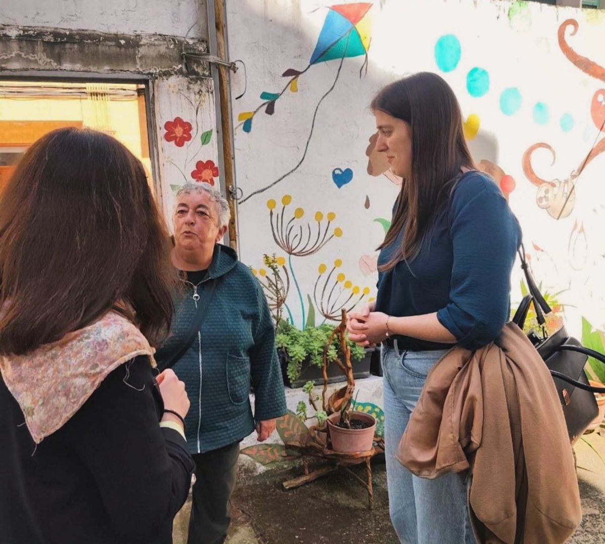 OlayaSuarez's tweet photo. Hoy tuvimos el gusto de conocer la actividad de la Asociación Cuantayá. Gijonesas que regalan su tiempo y esfuerzo para construir comunidad y dar vida a Contrueces y a la ciudad en su conjunto. Toda nuestra admiración. https://t.co/y6buBsokm6