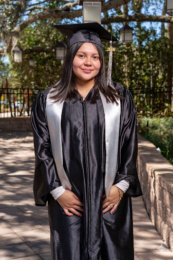 School2WorkOCPS's tweet photo. Congratulations Kimberly! This #RandallAcademy graduate plans to enter a technical program to study in the healthcare industry. The team is so proud of you! #AltEdGrads #OCPSAltEdRocks https://t.co/qXe8UnVSRK