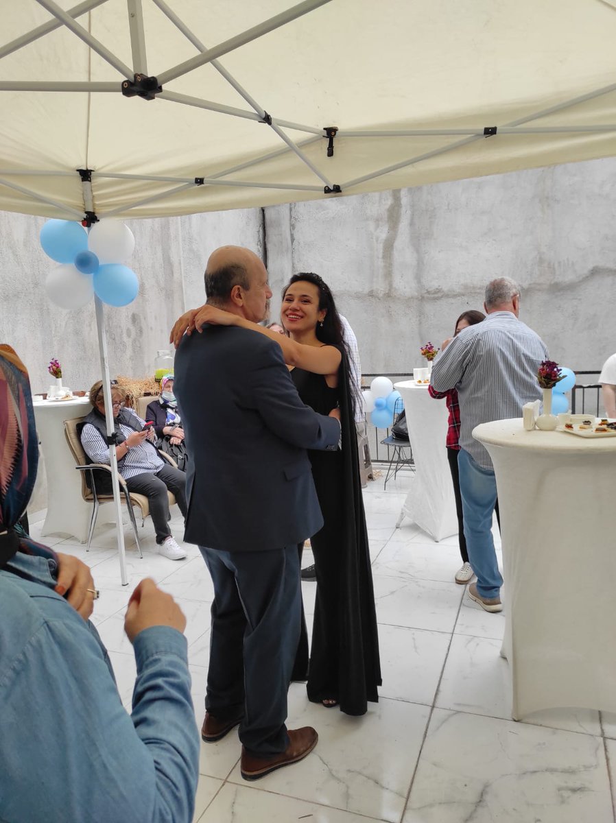 Aysunakbas73623's tweet photo. Bizim Adalete ihtiyacımız var benim kuzum kendiliğinden ölmedi kazayla ölmedi 26 Yaşında evladım en son Gelinlik modelleri baktı devletin emanet verdiği silahla basının arkasından kalleşçe vuruldu öldürüldü 
Benim acım büyük görün artık
@abakingurlek Cinayet var cezasını çeksin https://t.co/CQVlNQujkp